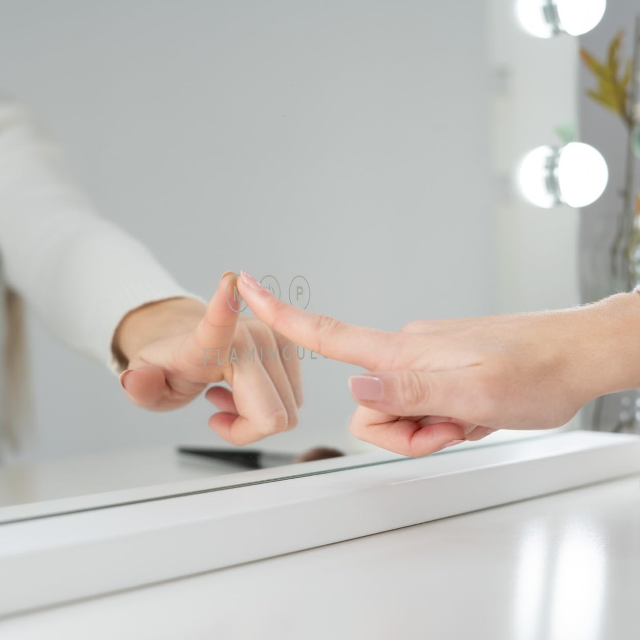 Flamingueo Makeup Mirror with Lighting