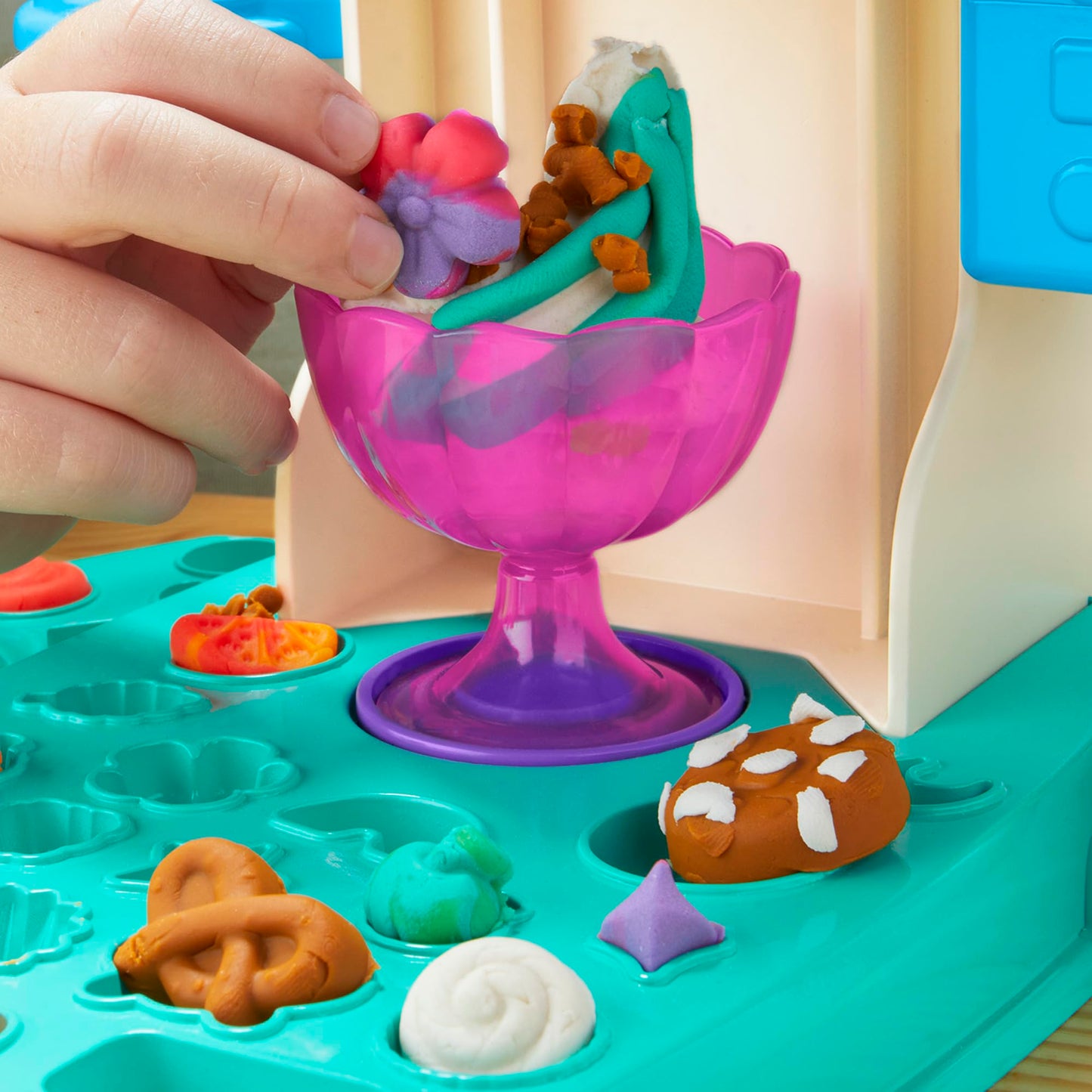 Play-Doh Rainbow Swirl Ice Cream playset